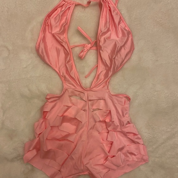 Outfit - Picture 2 of 2